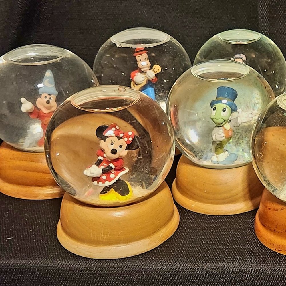 Disney 1st Limited Edition Snow Globe set [12]